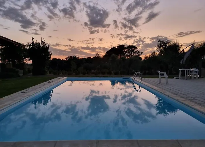 Accogliente Con Piscina