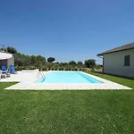 Accogliente Con Piscina