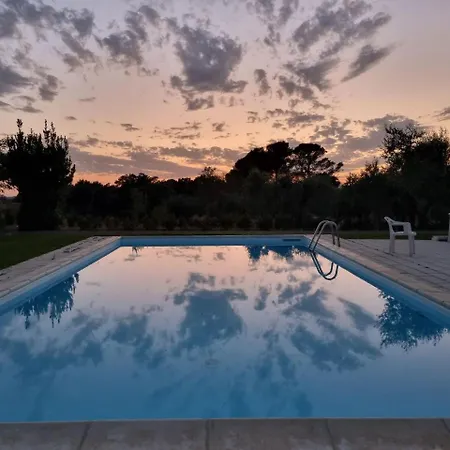 Accogliente Con Piscina