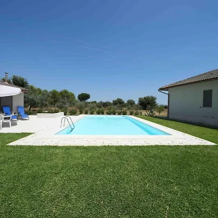 Accogliente Con Piscina